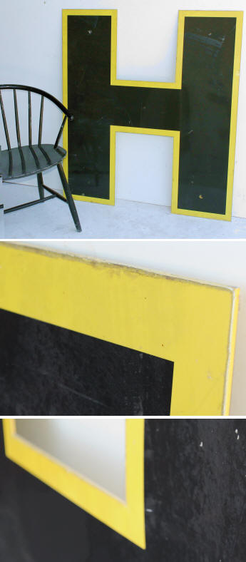 Kæmpe facadebogstav i gul og sort - H
