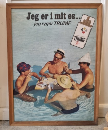 Fire mænd i en swimmingpool Trumf Cigarer