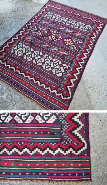 Iransk Kelim tæppe i røde og blå nuancer