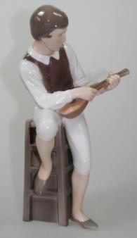 Porcelnsfigur Bing & Grndahl Dreng med mandolin nr. 1600